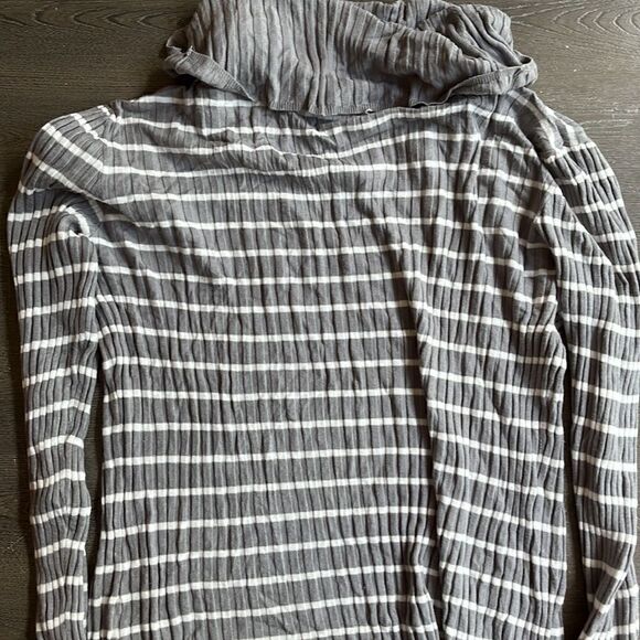 Peach, Gray, & Black turtlenecks - Picture 6 of 9